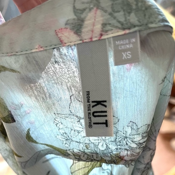 ⭐️Kut from the Kloth,Lightweight Cream Floral Button-Front Top,Perfect w/ Shorts - Picture 11 of 11